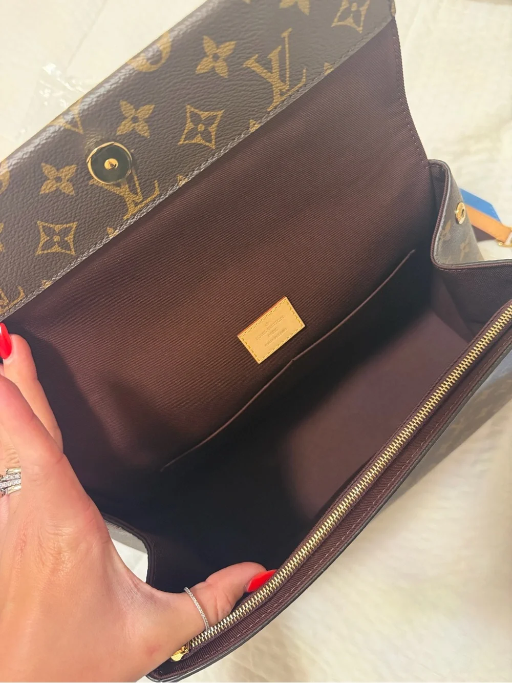 Louis Vuitton Cluny MM Monogram